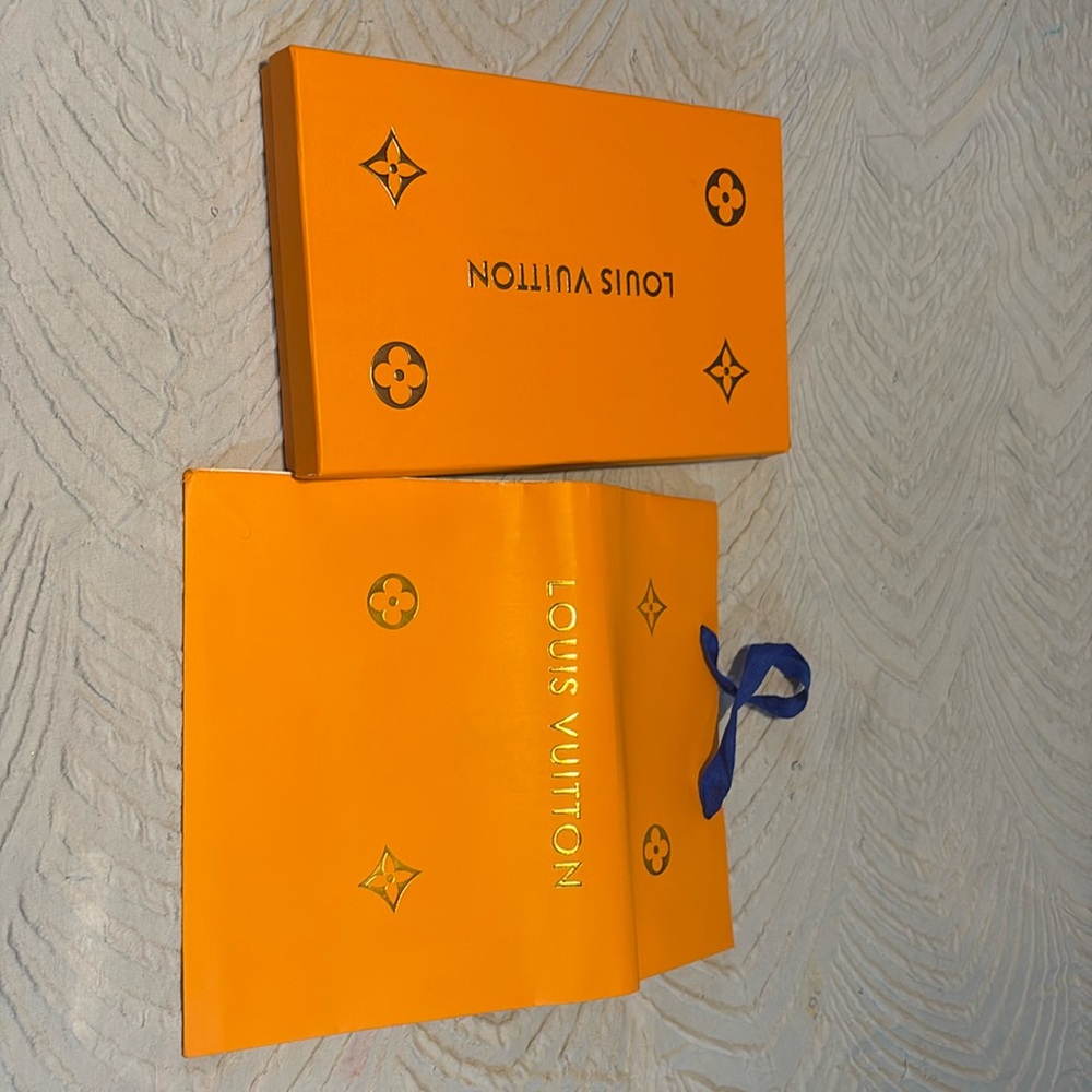 Louis vuitton shopping bag and scarf box
$60 for set
$40 a piece